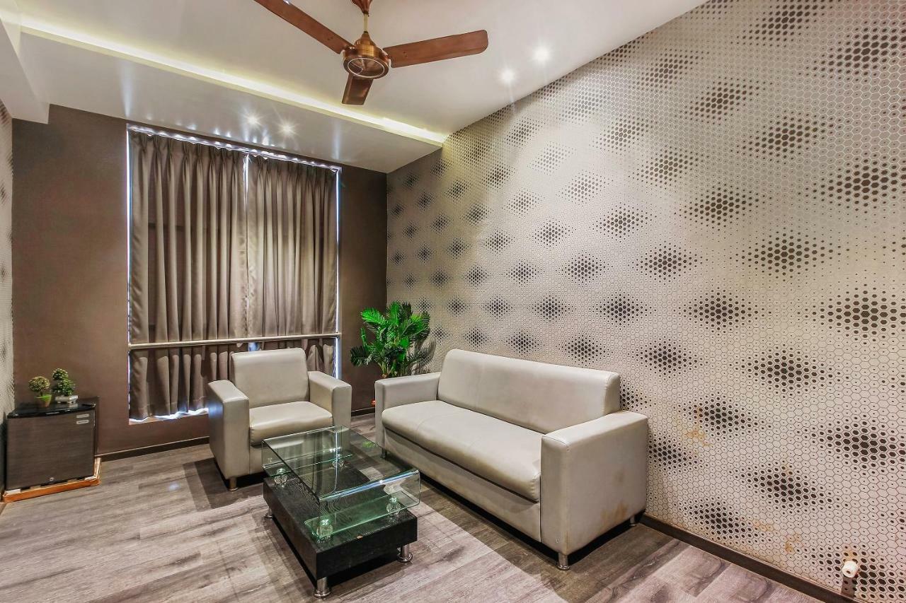 Oyo 26991 Stanza Luxurios Stay Zahirabad Exterior foto
